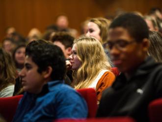 Association Coexister, qui privilégie la lutte contre les stéréotypes religieux ou raciaux, lauréat de la France s'engage en partenariat avec la Fondation TotalEnergies